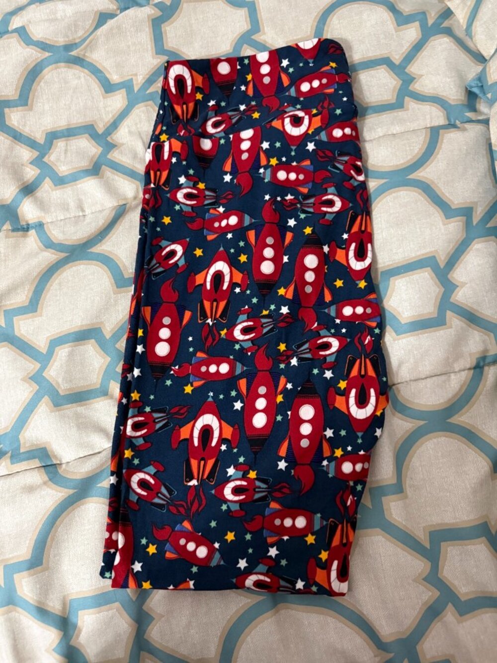 NWOT LuLaRoe Navy Red Rocket Ship Leggings Tall & Curvy 💙